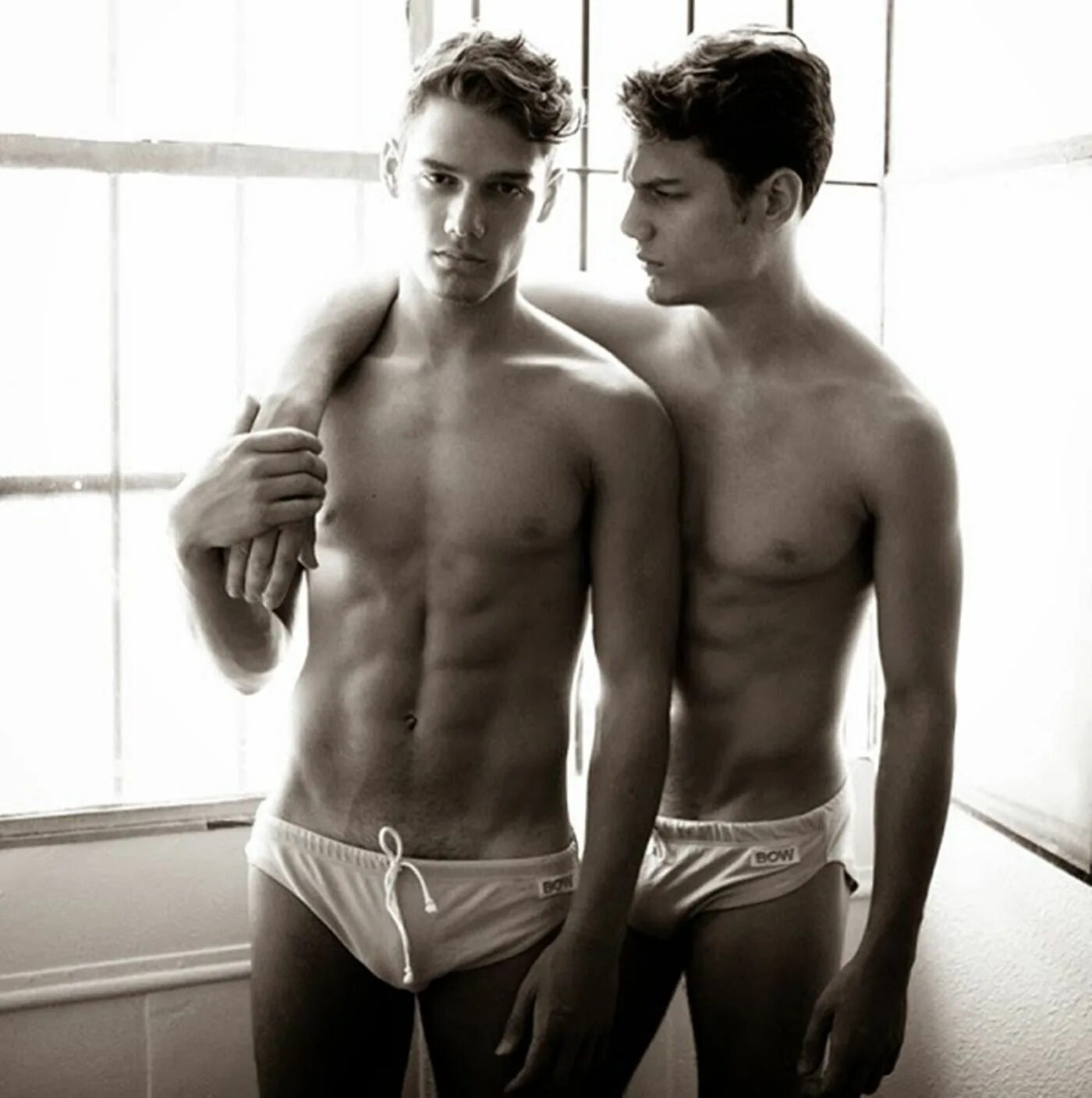 Парни очень молодые 18. Парнишки красивые голые. Германские парни голые. Парни очень молодые 18. Симпатяга парень.