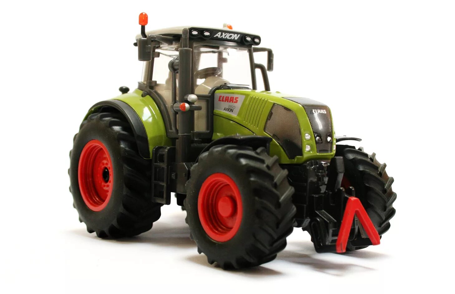 Стоит трактор. Claas axion 850. трактор axion 850. трактор claas axion. трактор claas 850.