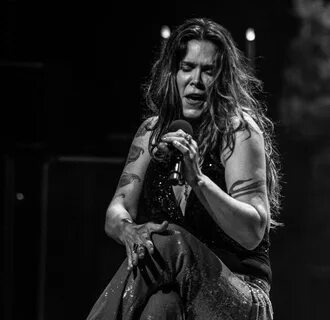 Fans Caught Out in the Rain to see Beth Hart in Birmingham - in pictures.