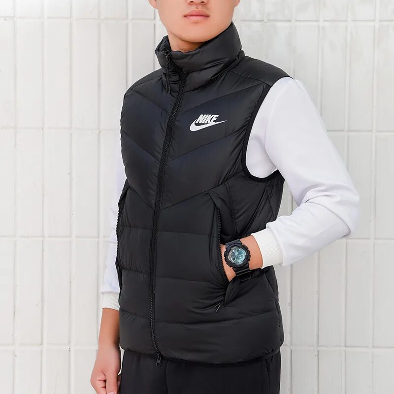 Найк жилет. Мужская жилетка Nike Sportswear. Жилетка найк 2022. Жилет Nike 541445-010. Жилетка бронежилет мужская найк.