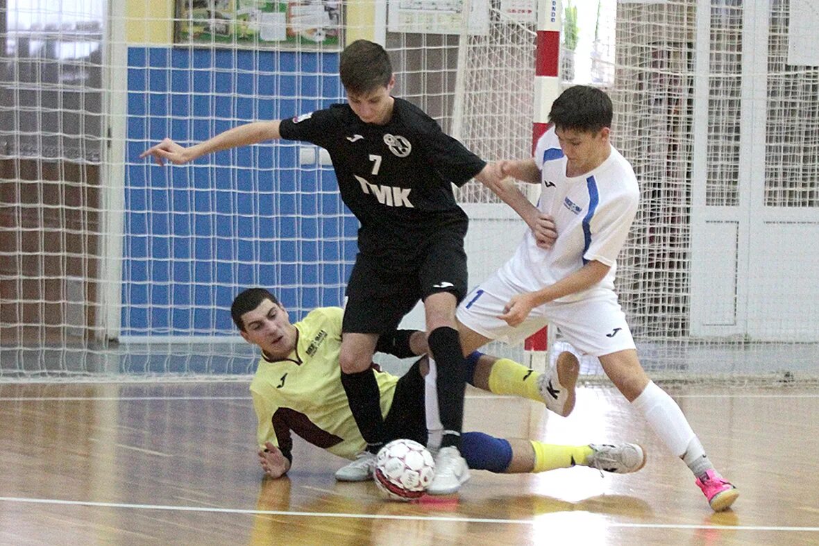 виз синара 2006. фк тюмень сезон 2010. футбольная школа виз синара. мини футбол подростки. качканар футзал.