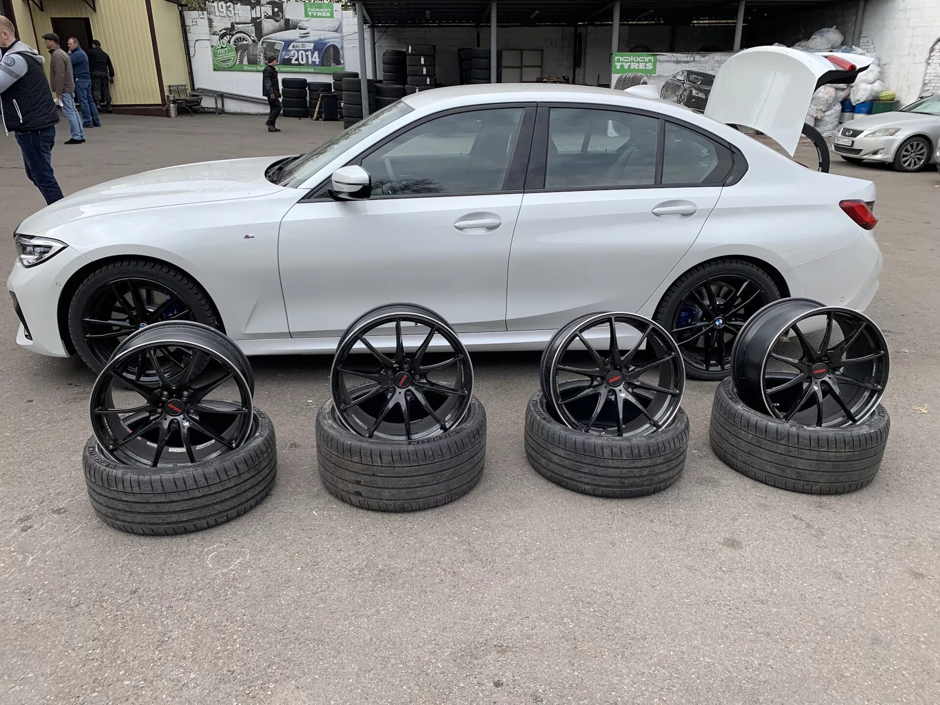 Шины бмв g20. Диски rays g25 r18. rays g25 bmw f10. колеса rays r19 bmw. bmw g20 rays.