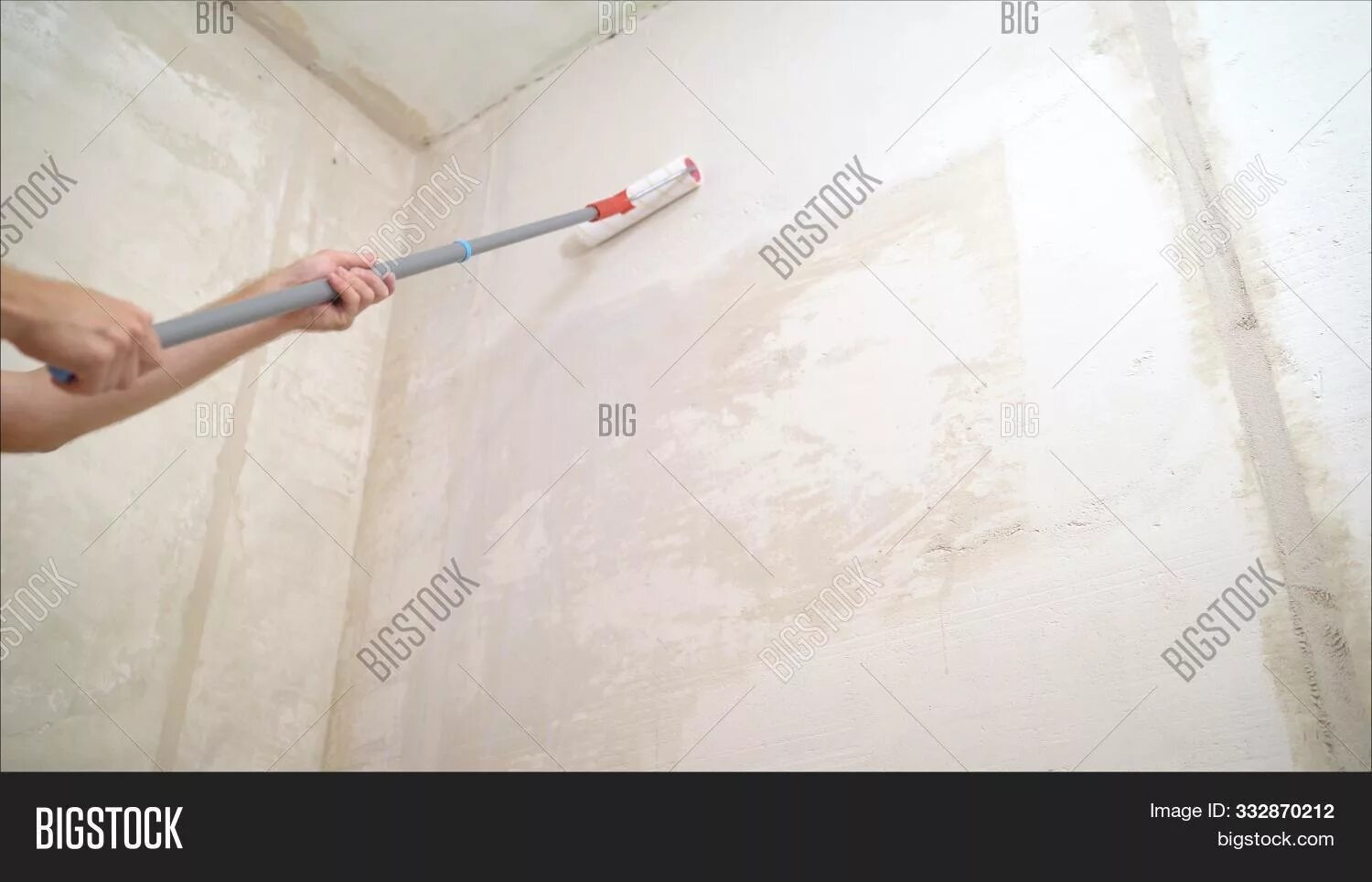 Можно клеить обои на бетонную. Поклейка обой на бетон. Можно клеить обои на бетонную. Подготовка оштукатуренных поверхностей под окраску. Можно клеить обои на бетонную.