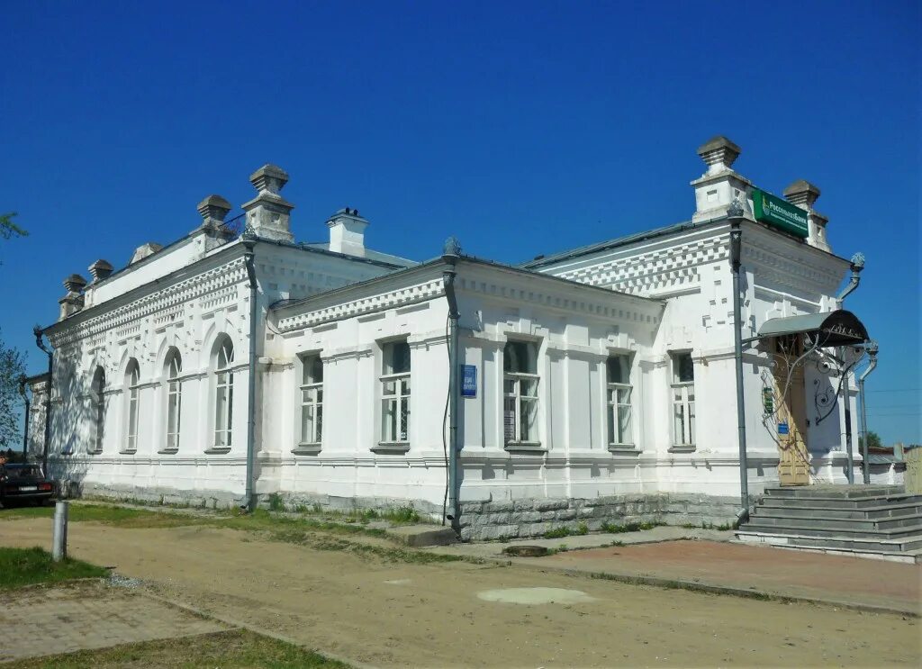 Здание уездного казначейства краснослободск. Уездное казначейство. Воскресенская церковь верхотурье. Здание уездного казначейства кола. Старый город уржум.