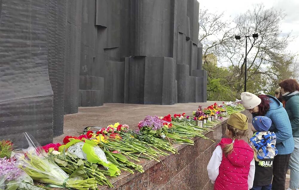 Показать на 9 мая погоду. 9 мая вечный огонь. Погода в твери на 9 мая. С днём победы 9 мая. День победы погода.