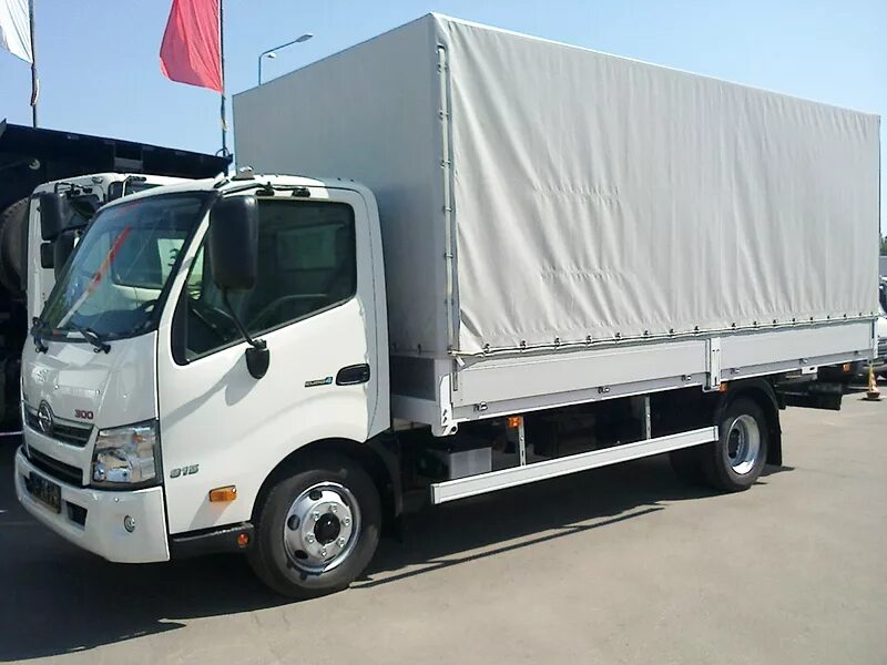 Тойота Хино 300. Хино 300 3,5 тонн. Бортовой Hino xzu730l. Машина Хино 5 тонн. Бортовой грузовик 5 тонн