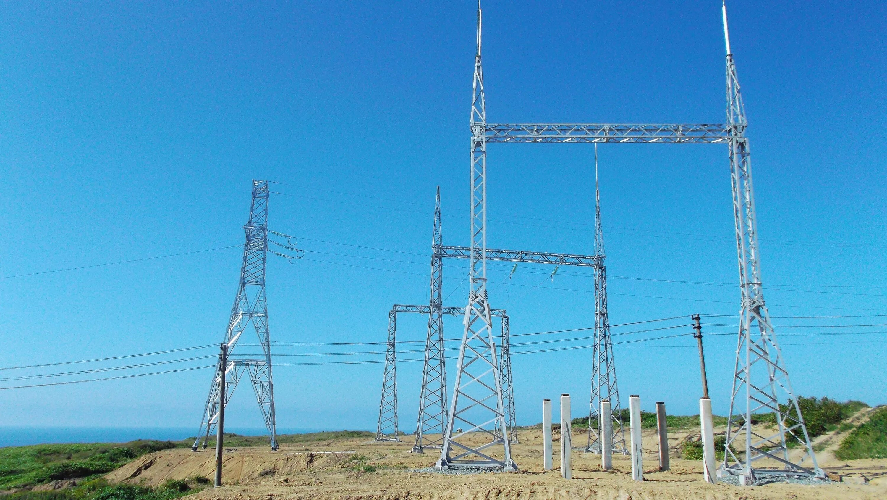 Подстанция северный. Подстанция чернобыльской аэс. Лэп 220кв химки. Подстанция итатская 1150 кв. Решетчатые опоры лэп 110 кв.