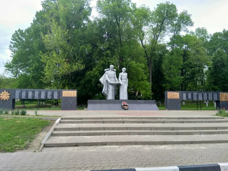 Село большетроицкое шебекинского. Большетроицкое белгородская область. Село большетроицкое шебекинского. Мемориальный комплекс братская могила белгород. Шебекино село большетроицкое.