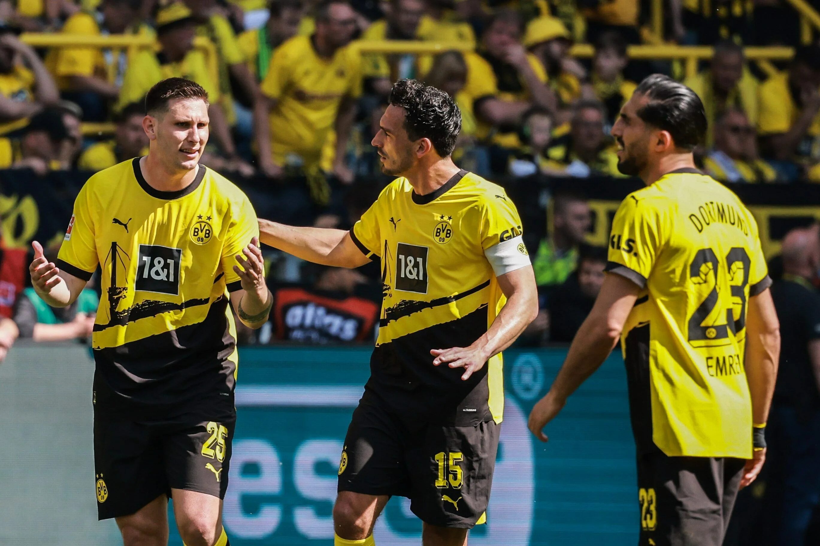 Borussia dortmund vs paris. Псж купил игрока у боруссии дортмунд трансфер. Обамеянг дембеле левандовский боруссия дортмунд. Borussia dortmund fc reus. Боруссия и псж игра.