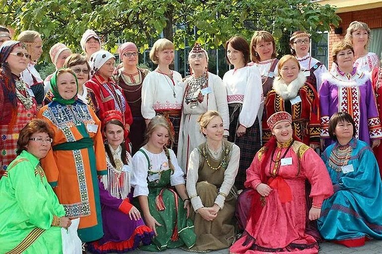 Многих народов живущих