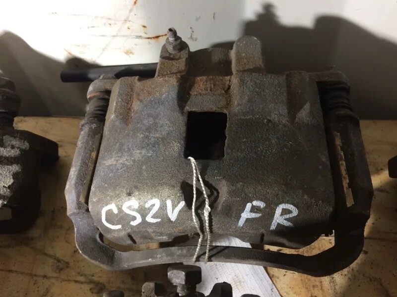 Суппорт передний лансер 9 1.6. Суппорт митсубиси цедия. mr569126. суппорт митсубиси лансер седия передний. lancer cedia суппорт.