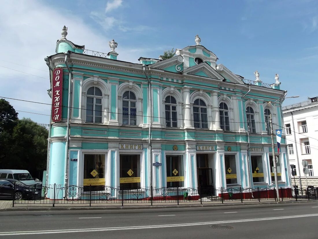 большая советская 35 смоленск. старинные здания смоленска. раскрепованный фронтон зимний дворец. зодчество смоленска. дом 20, смоленск, большая советская улица, 20.