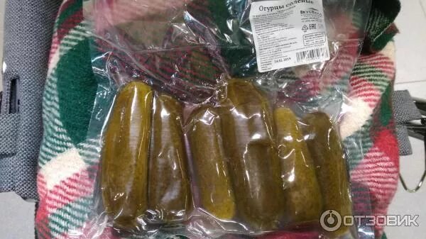 Огурцы в вакуумной упаковке. Огурцы соленые в вакууме. Огурцы бочковые в магните. Большой длинный огурец. Огурцы соленые фэг.
