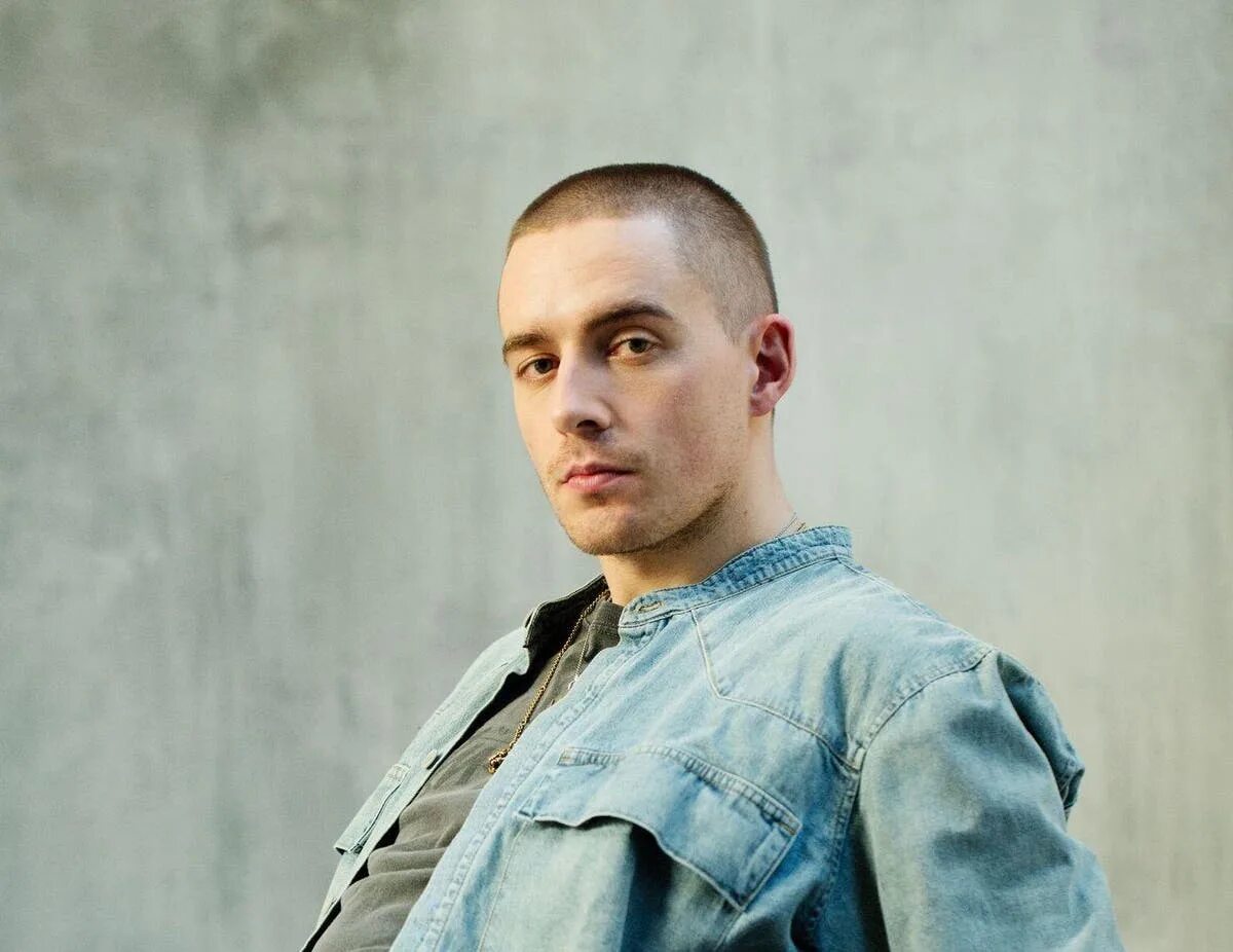 Дермонд кеннеди певец. Дермот кеннеди кисс. Dermot kennedy - kiss me. Dermot kiss. Dermot kiss.