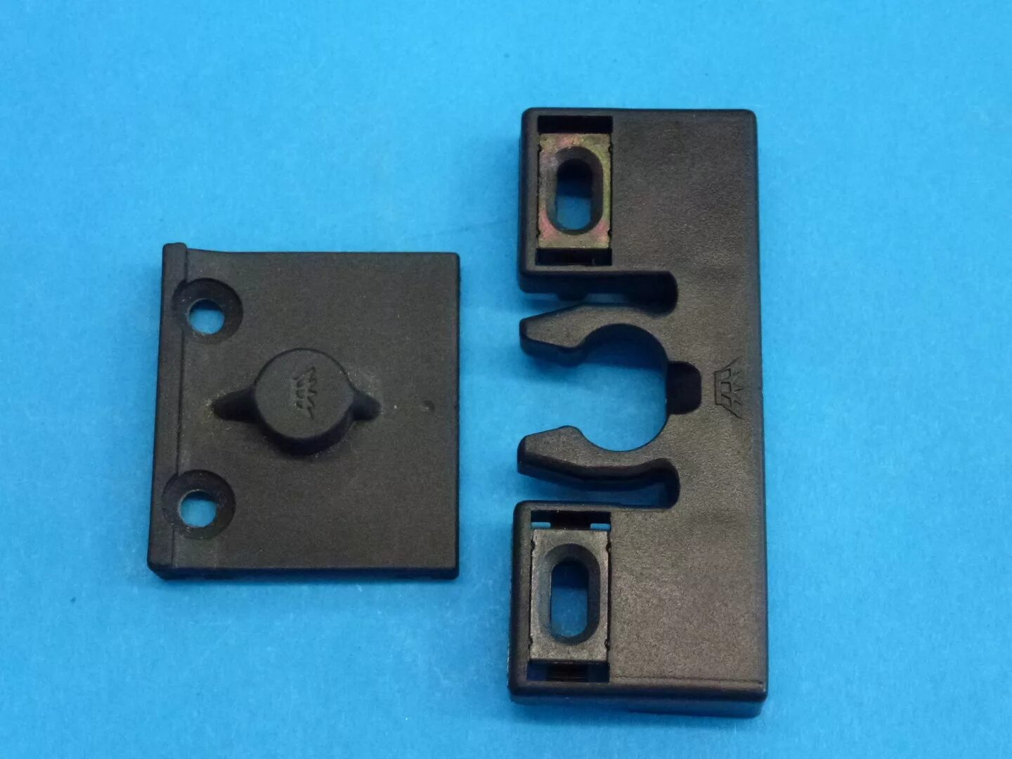 Фиксатор пластик для крепления трубок автомобиля. Фиксатор окпд. Защелка штанги ворот полуприцепа шмитц. Защелка дверная s-locked 3810-05 хром. Защелка крышки руля уаз патриот.