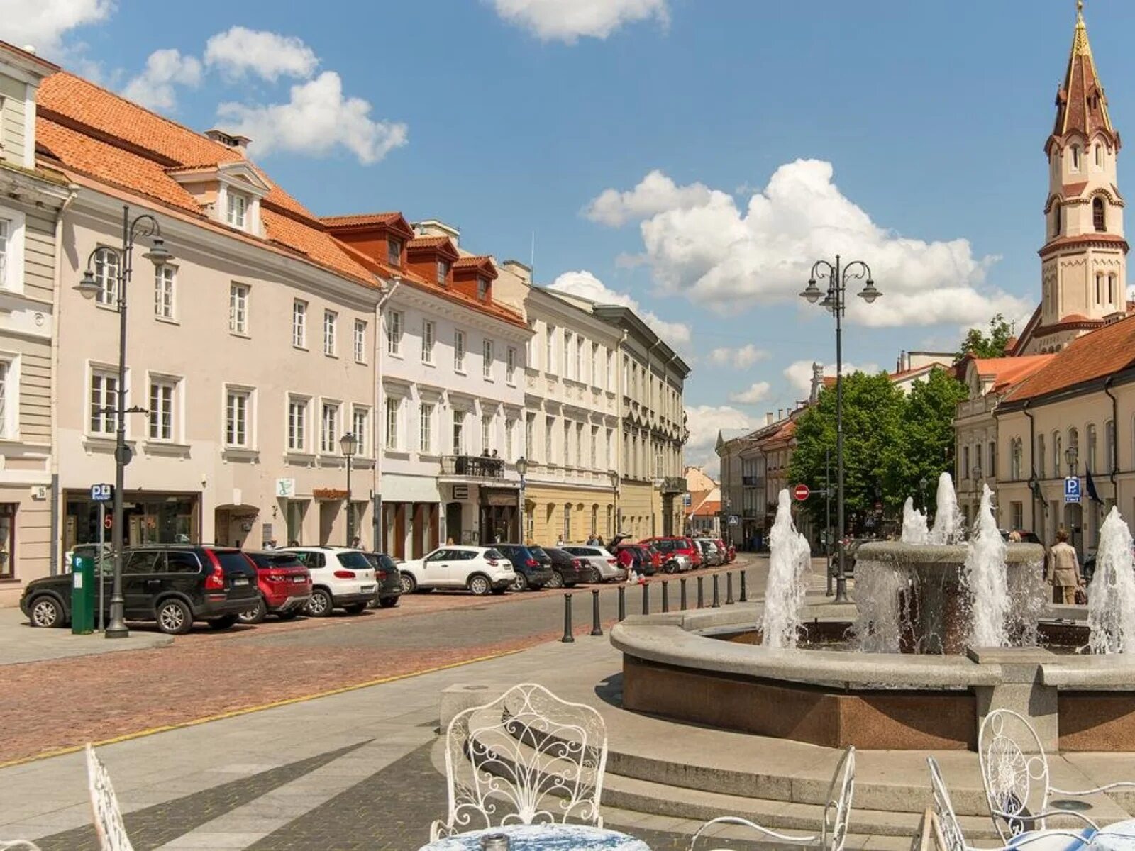 Площадь лит. Минская площадь литва. Вильнюс центральная площадь. Ратушная площадь вильнюс осенью. Вильнюс, литва.