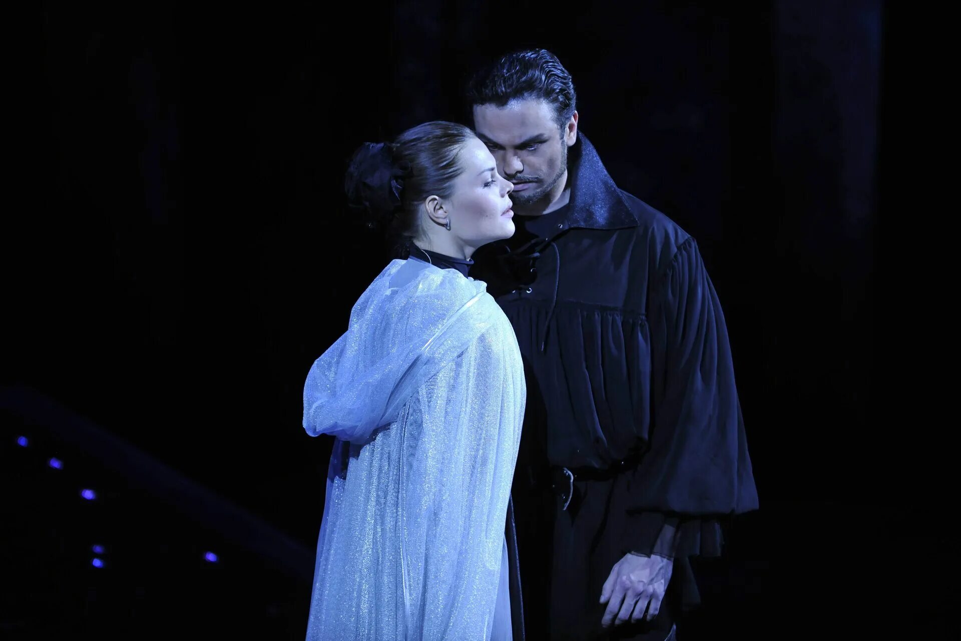 Дон жуан малый театр спектакль. Дон жуан спектакль. Дон жуан' спектакль малого театра. Дон жуан' спектакль малого театра. Московском малом театре для спектакля «дон жуан».