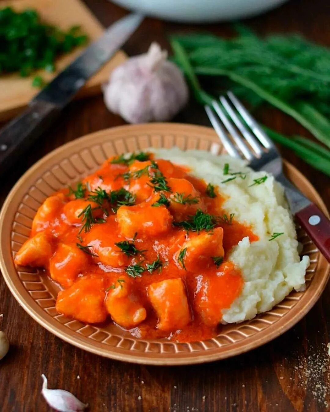 Гуляш из филе курицы с подливкой. Гуляш из филе курицы с подливкой