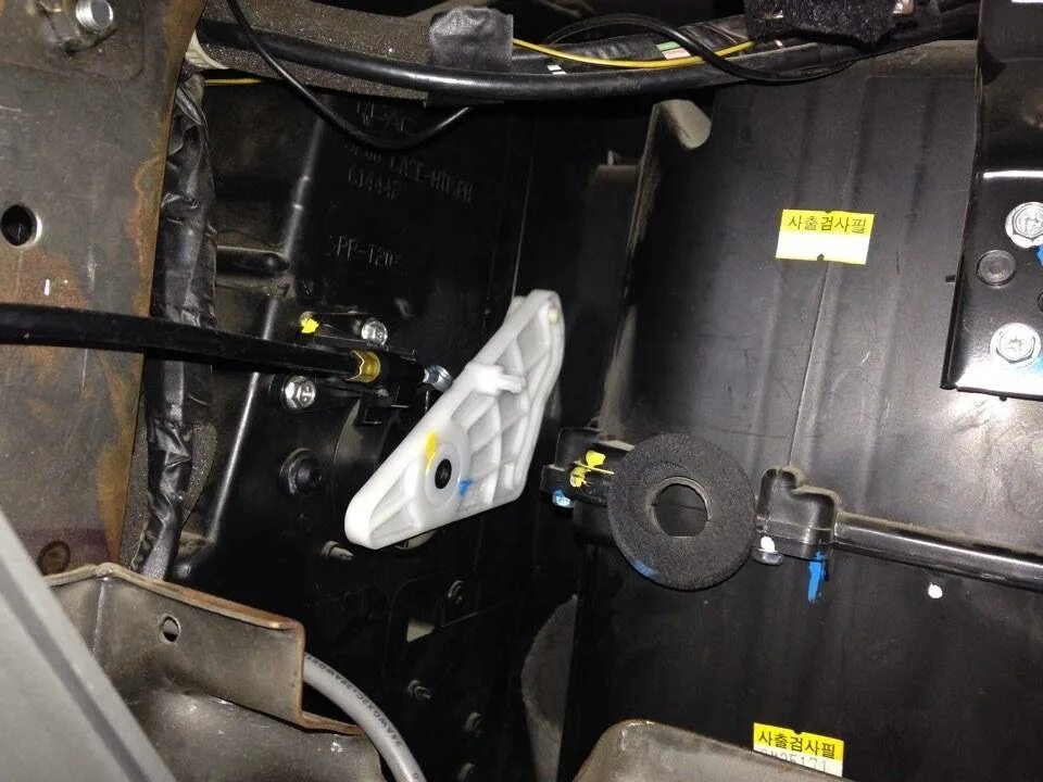 Детонация пропуски зажигания. 6. Заслонка холодный горячий воздух шевроле лачетти. Почему холодно лачетти. Кран отопителя шевроле лачетти.