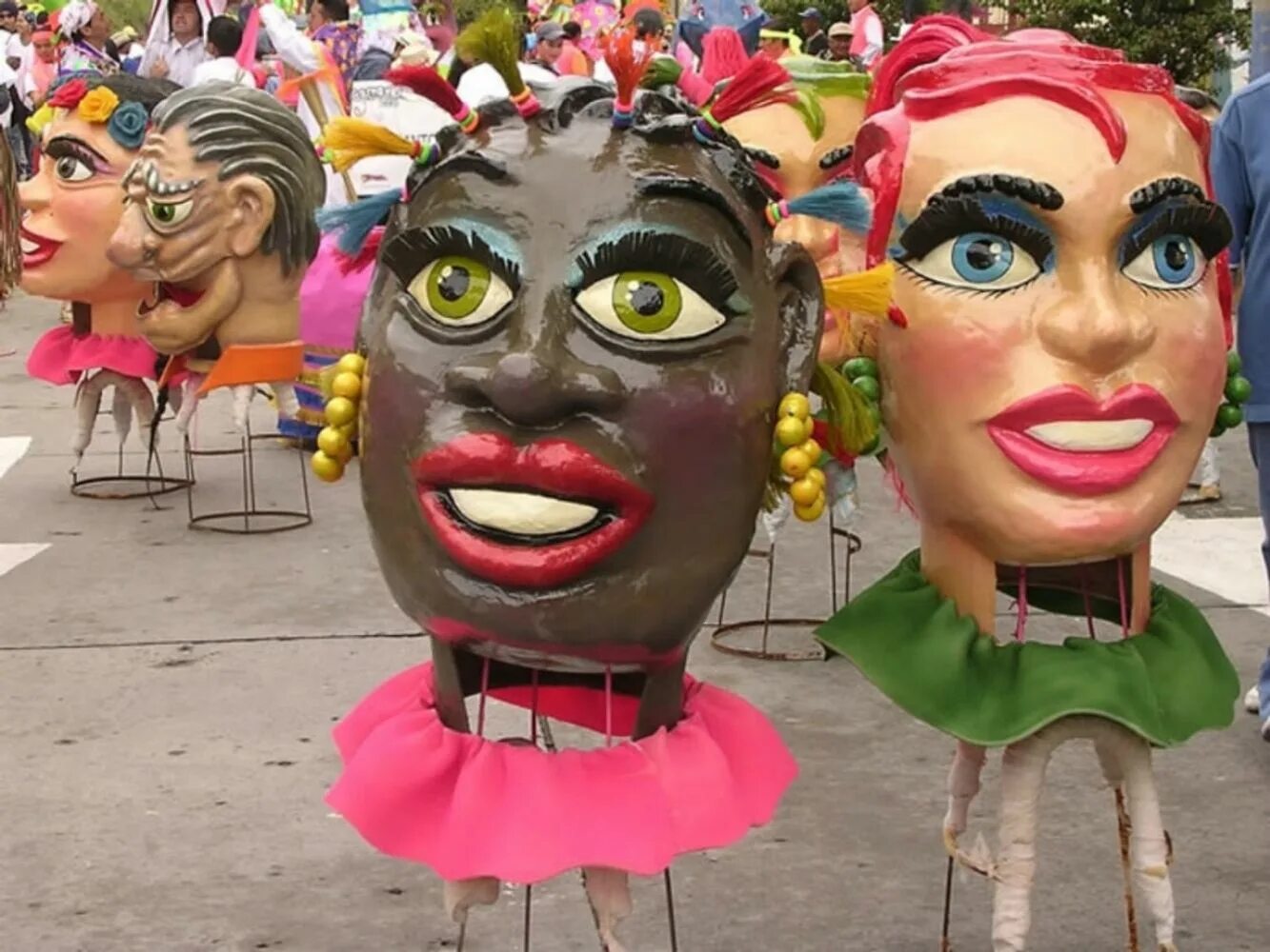 Карнавал в Барранкилье, Колумбия. Новый год в Колумбии парад кукол. Колумбия парад кукол Паскуале. Новый год в Колумбии.