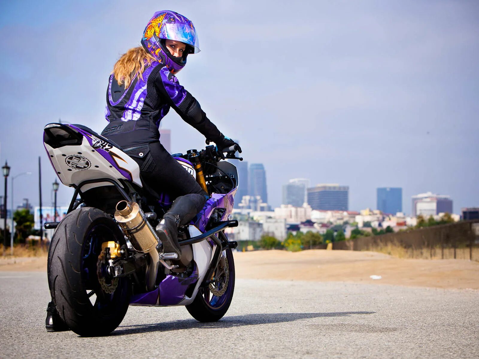 мотоциклетная экипировка для девушек. девушка байкерша. софья ночвина мотоциклистка. девочки мотоциклисты. девочки мотоциклисты.