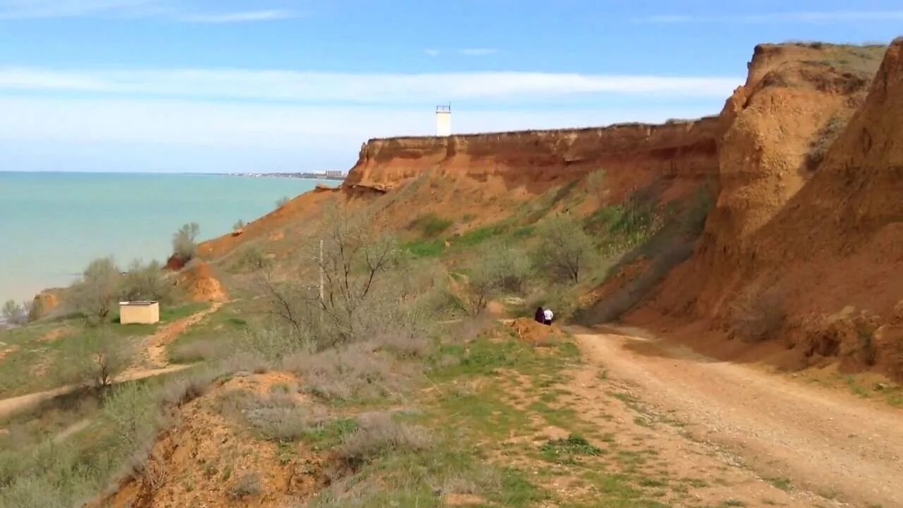 Еду в береговое. Спуск к морю Крым Береговое. Горы в Береговом Крым. Береговое Крым Бахчисарайский район набережная 2022. Озеро Береговое Крым.