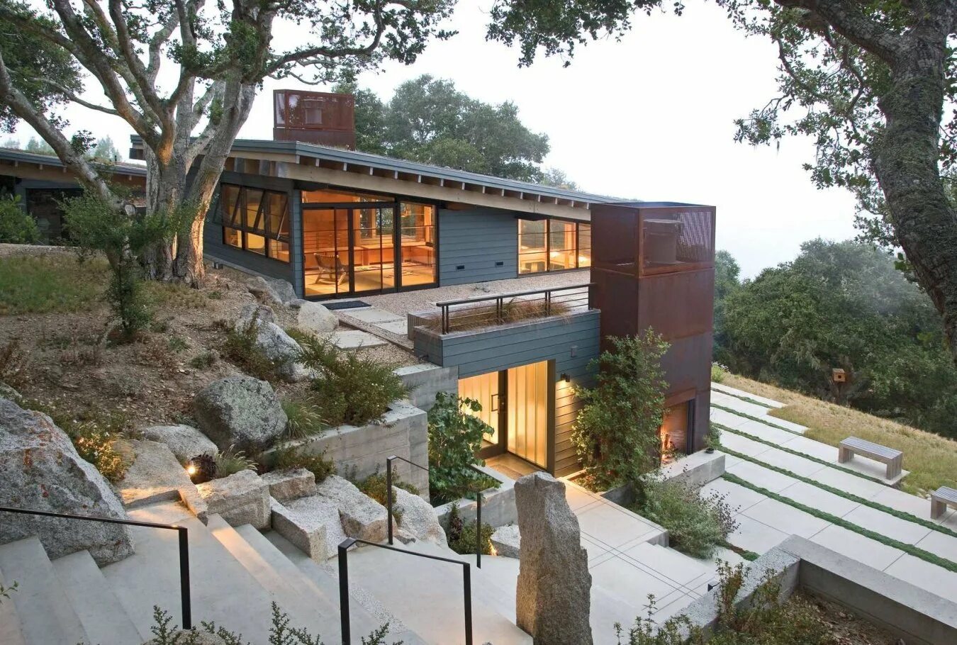 Модернистский дом в США частная архитектура. Тини Хаус на склоне.