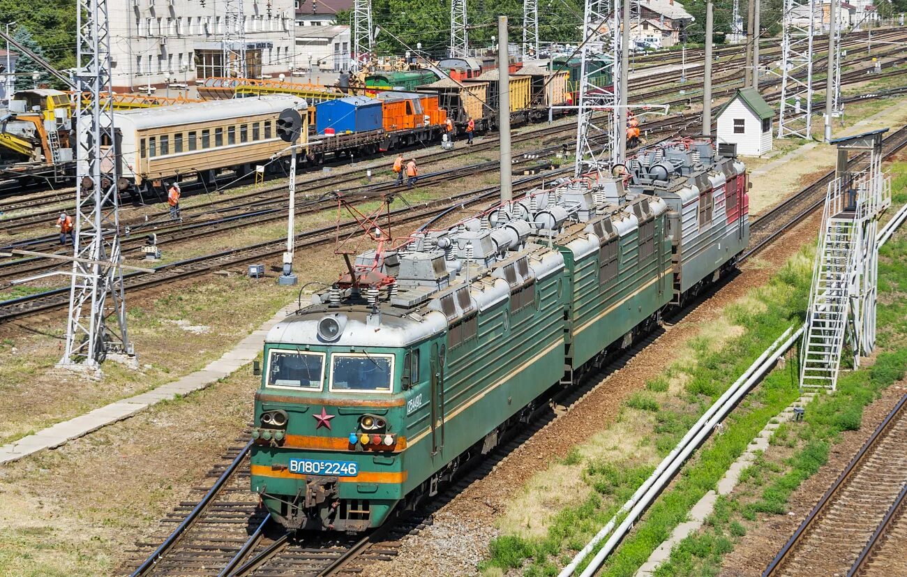 Жд батайск телефон. Станция Батайск железная дорога. Вл80р Батайск RAILGALLERY. Вл80с-2246. Вл80с-2373.