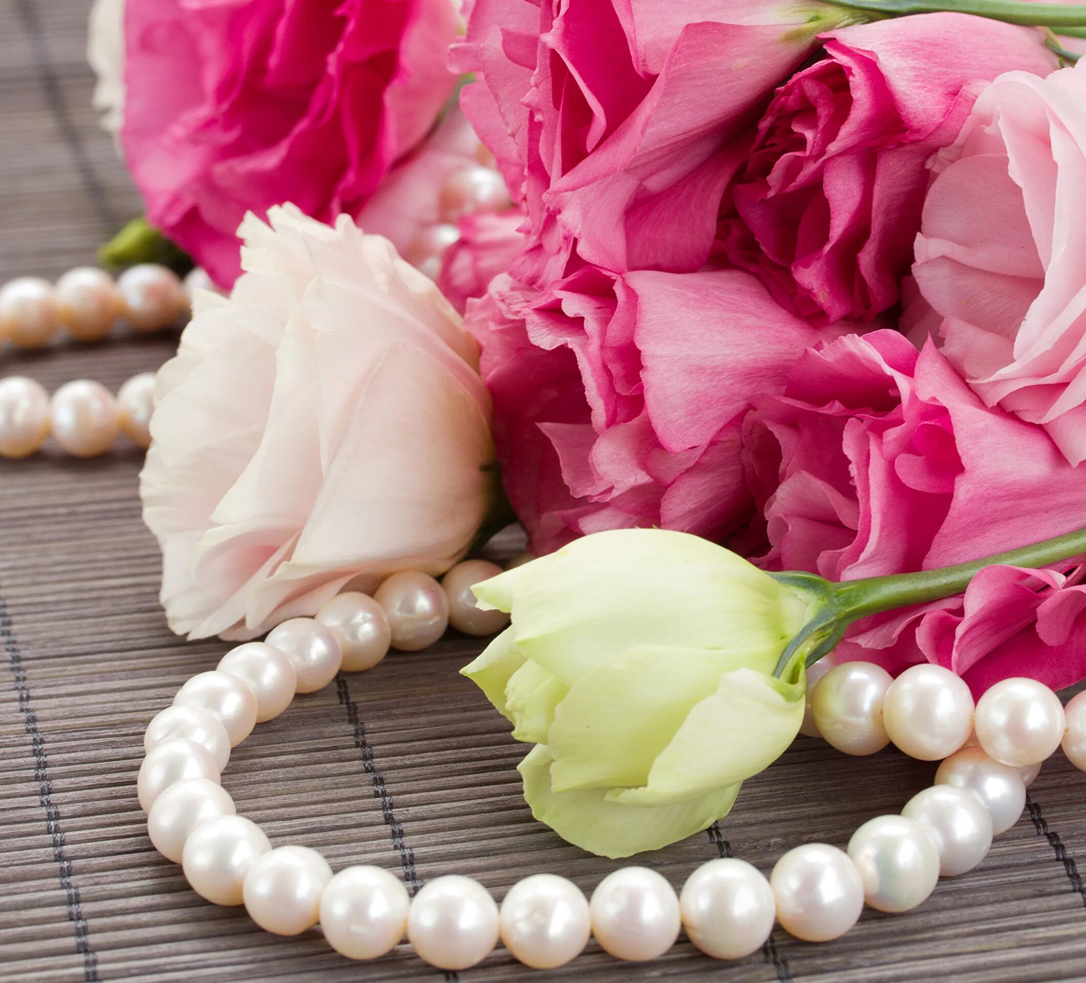 Розы и жемчуг. Красивый жемчуг. Красивый жемчуг. Цветок жемчуг. Жемчуг и цветы.
