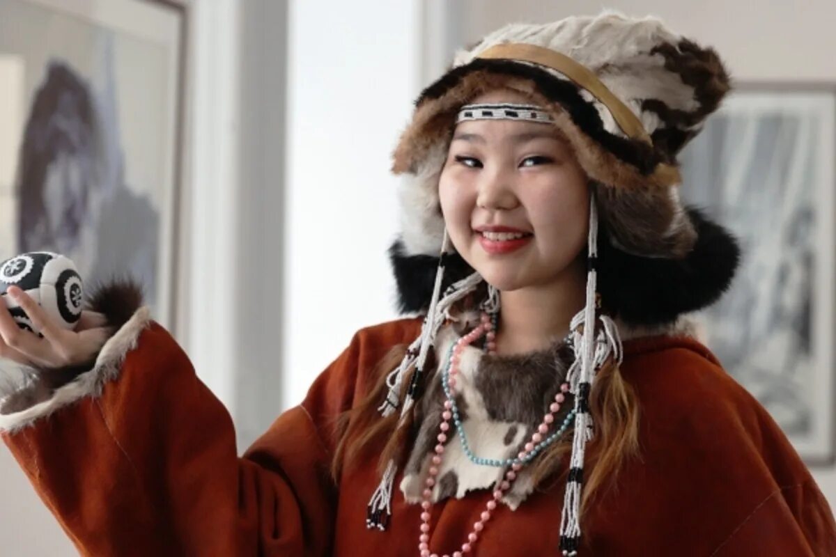 Жители чукотки. Дом анадырь владивосток. Жительница анадыря как называется правильно. Анадырь чем занимаются люди. Анадырь жители.