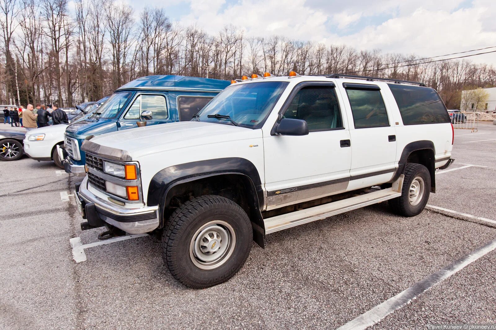 Субурбан 2500. Chevrolet suburban 1999. Gmc yukon suburban 2500. Chevrolet suburban 2500. Субурбан 2500.