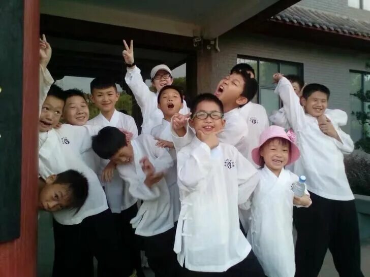 Китайская школа. Китайские дети в школе. Китайское образование в школах. Китайские школы в Китае.