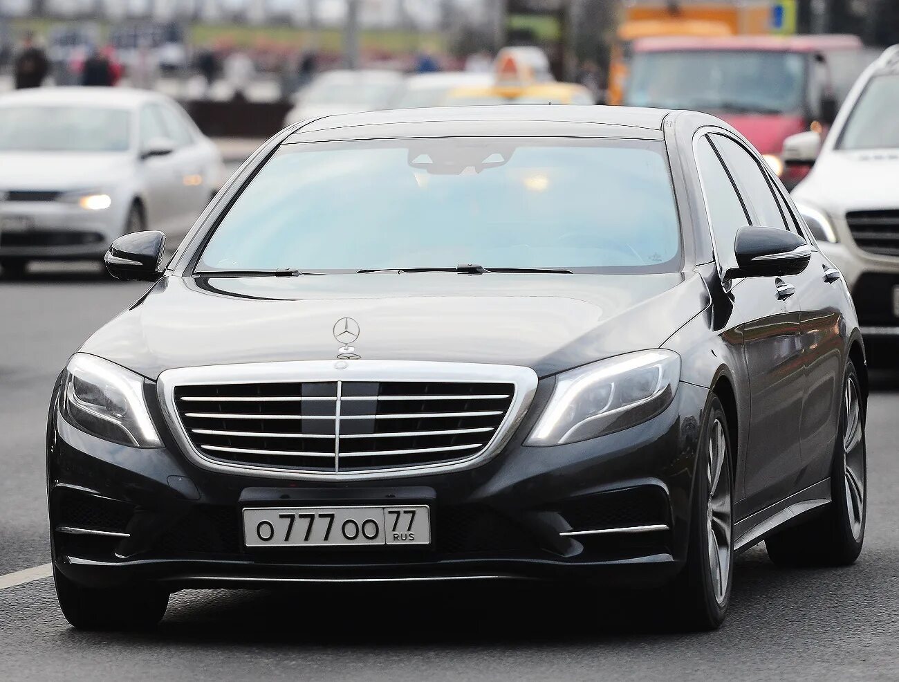 Номера москвы 777. 222 Мерседес АМР. Mercedes w222 ФСО. О777оо77 Бентли. О777оо777.