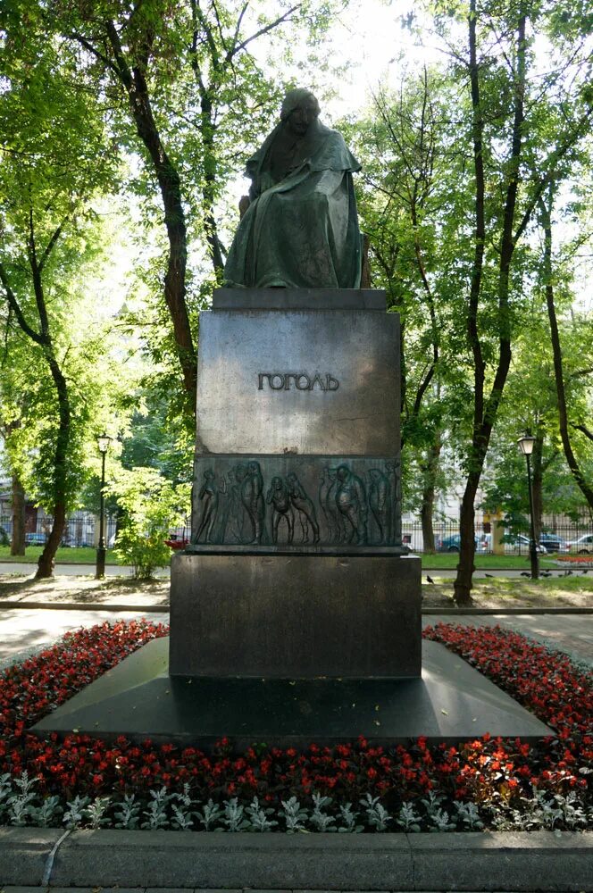 памятник гоголю скульптора николая андреева. в. памятник гоголю (никитский бульвар). памятник гоголю на гоголевском бульваре. гоголю.