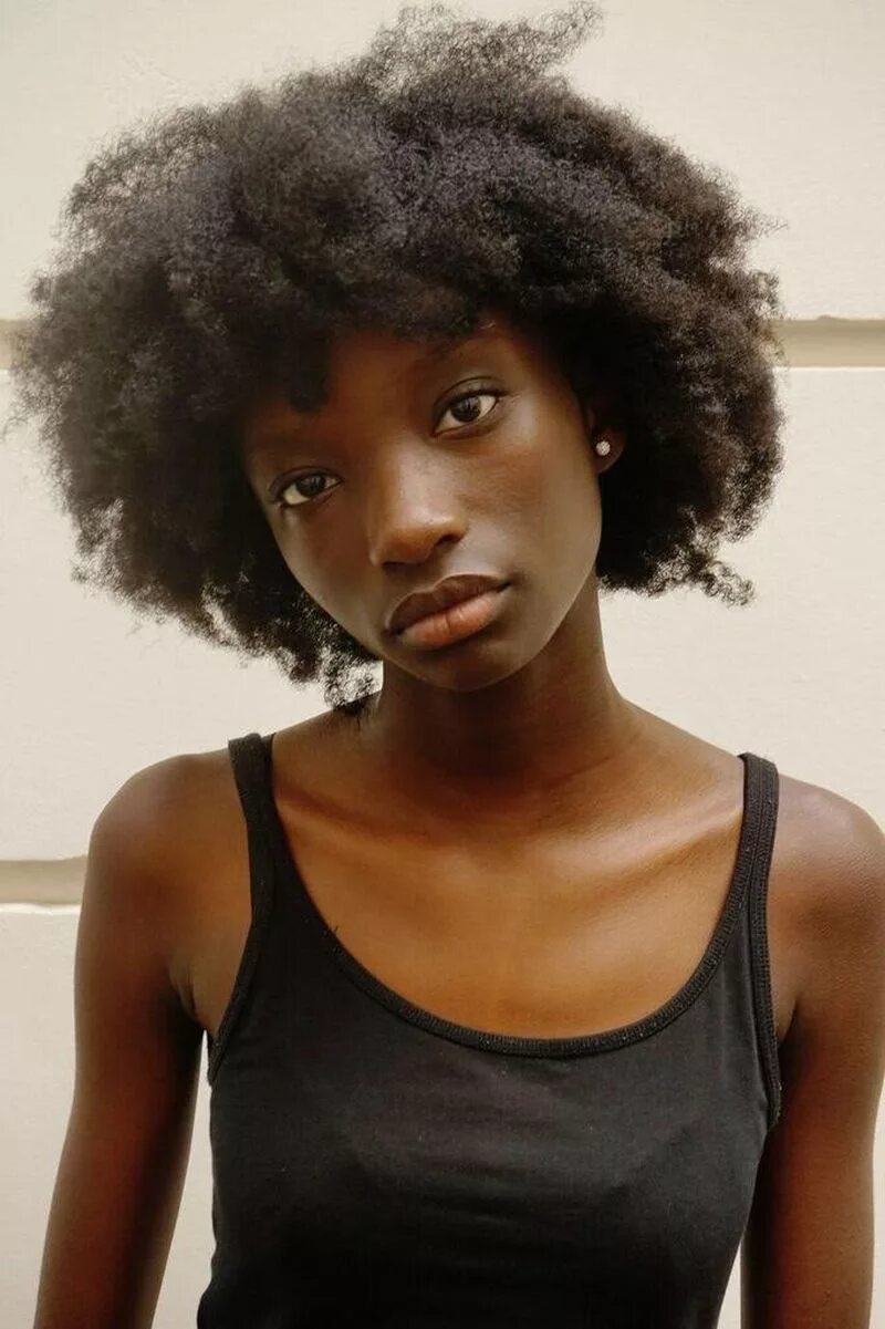 Мулатки лысые. Афроамериканцы женщины. Огромные волосы чернокожие. Темнокожие женщины обычные.