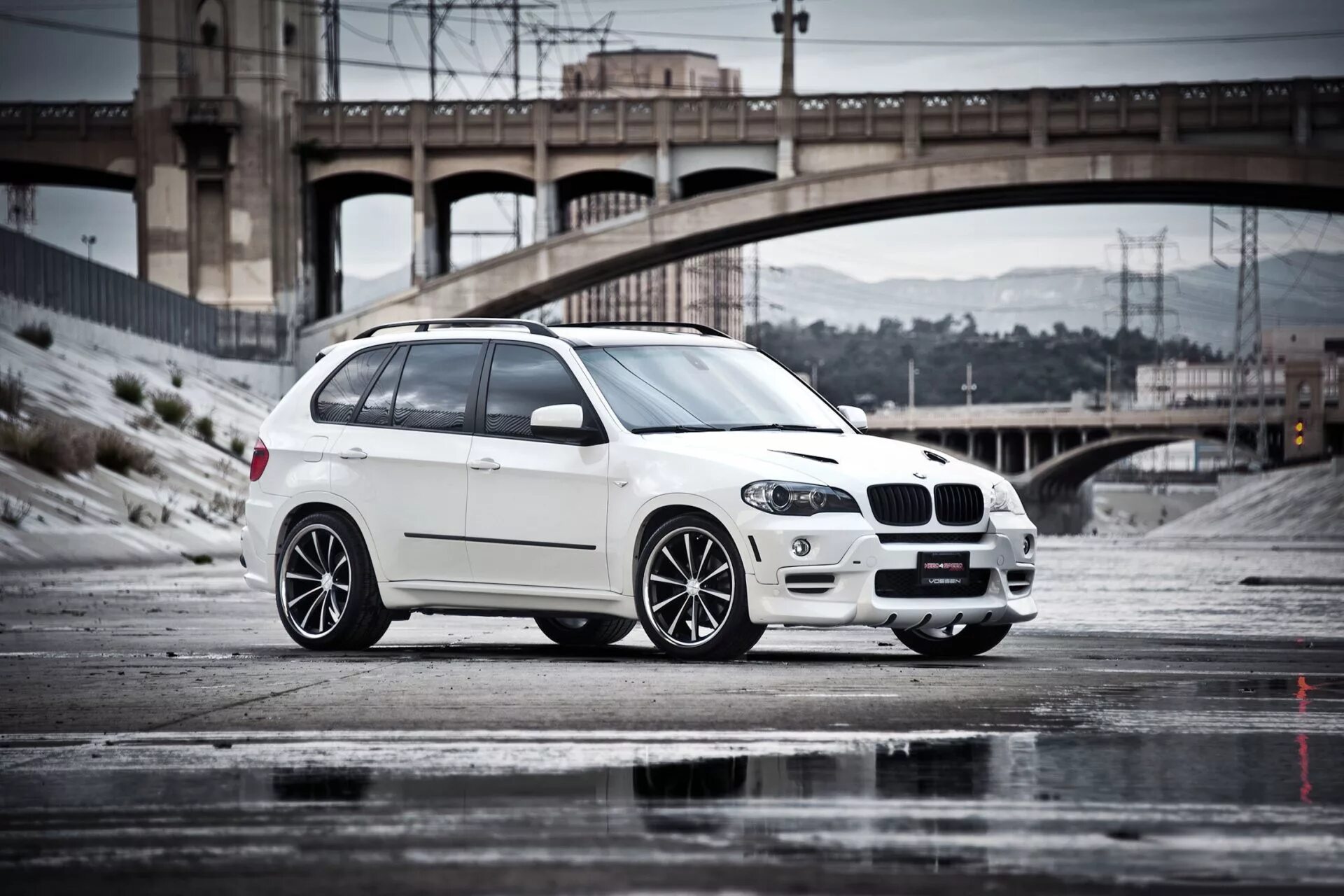 4x x 5 c. BMW x5 e70 White. BMW x5 e70 белый. Белый БМВ е70. BMW x5 белая.