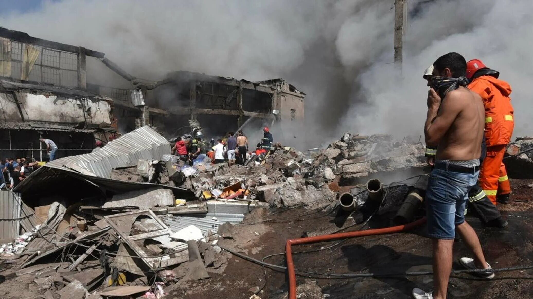 Теракт в крокусе последние новости жертвы пожар. ТЦ Сурмалу Ереван до взрыва. Взрыв в ТЦ В Ереване.