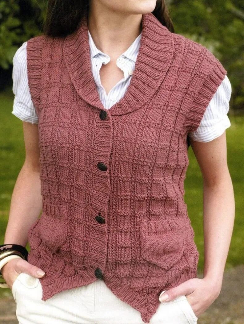 Связать жилет спицами для женщины. Жилет Marina Knit. Жилет вязаный. Жилет на пуговицах. Жилет женский спицами.