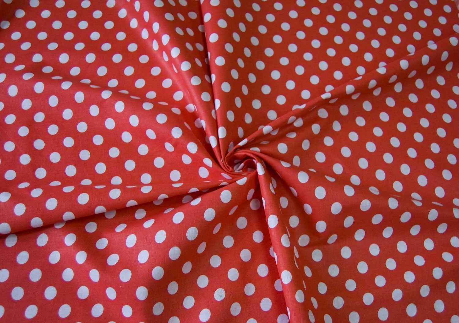 плотный ли. как зависит плотность от температуры. плотный ли. плотная ткань. ткань ситец красная.