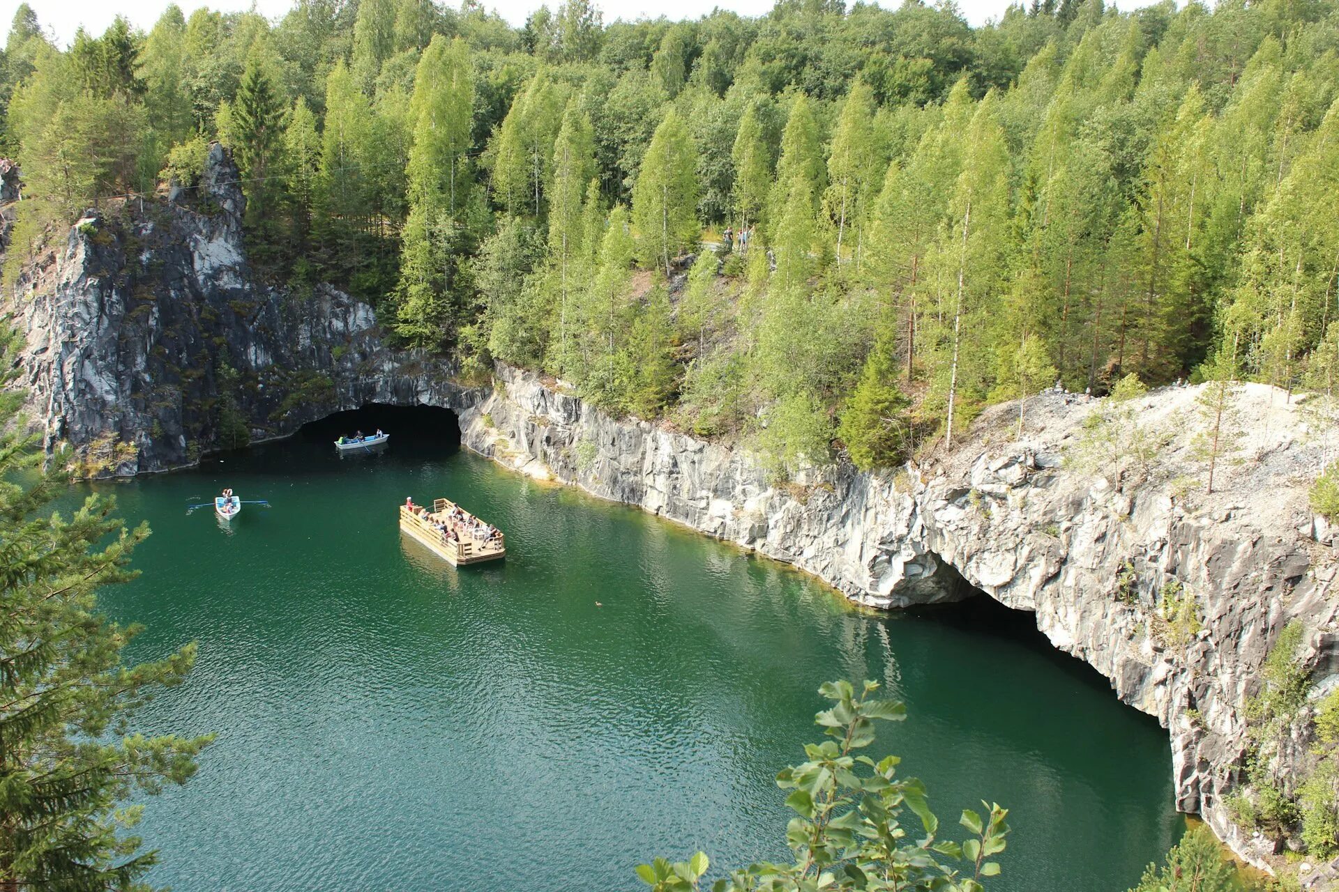 Сортавала места. Сортавала мраморный каньон. Мраморный каньон Рускеала. Сортавала Карелия достопримечательности мраморный каньон. Горный парк Рускеала.