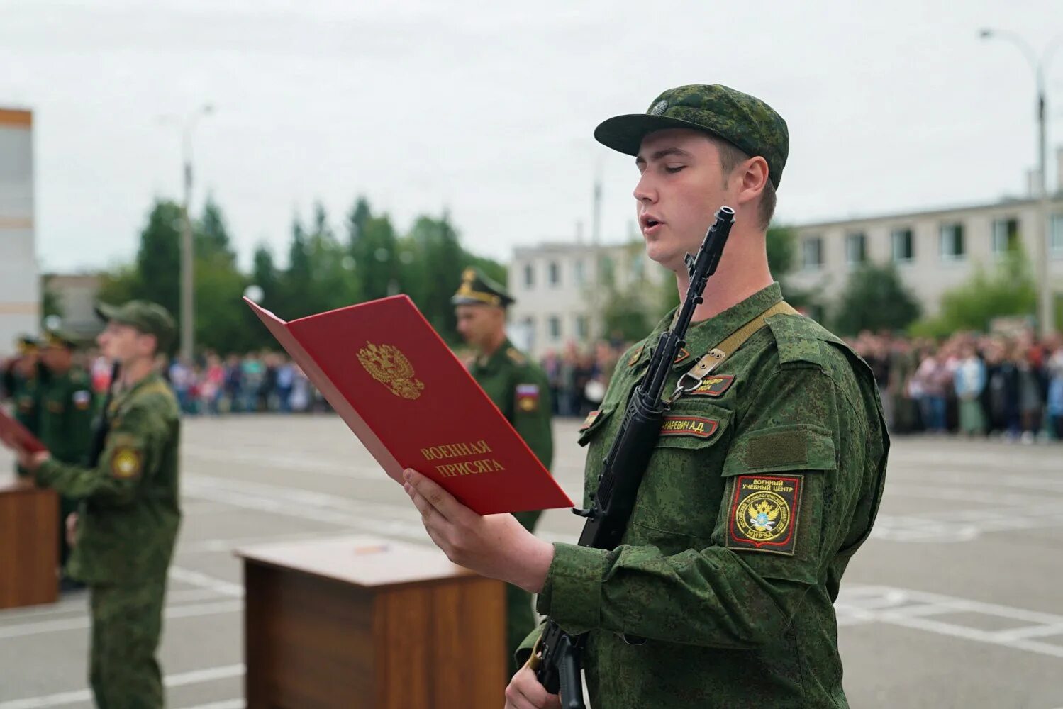 Приняли военно. Военная присяга подготовка. Студенческая присяга. Приведение студентов к военной присяге. Принятие присяги студентами Мирэи а.