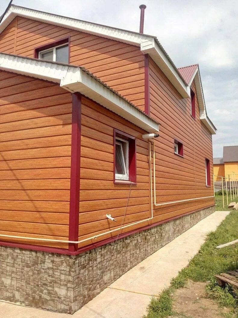 Отделка дома снаружи. Grand line рябина виниловый сайдинг. Отделка дома сайдингом. Виниловый сайдинг дом. Сайдинг гранд лайн серый.