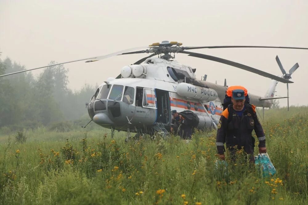 Тушение пожаров с помощью вертолетов впр. Вертолет ми 8 в тайге. Пожарный вертолет ми-8. Ми-8 Авиалесоохрана. Вертолет ми 8 МЧС.