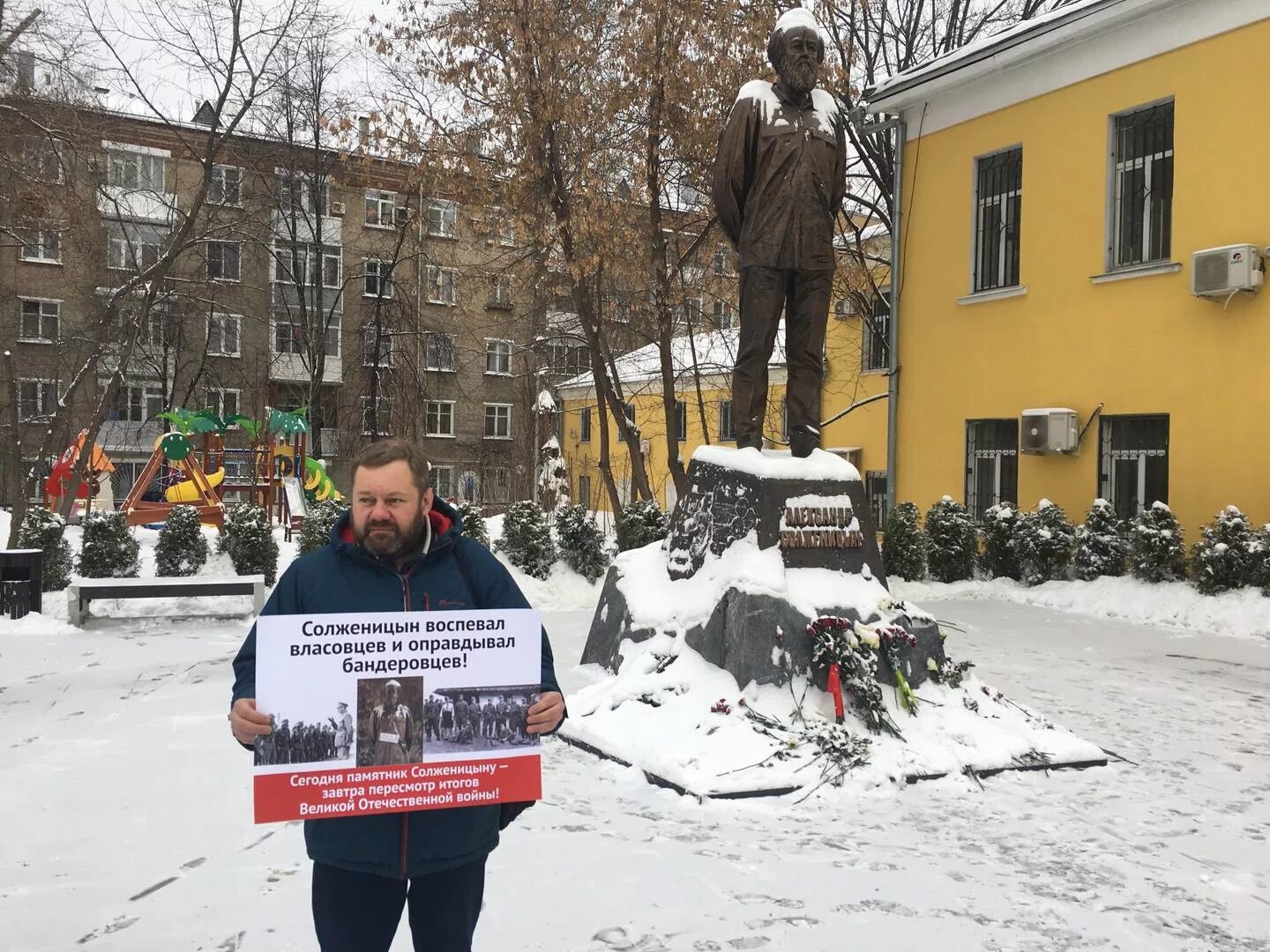 А и солженицын создатель какого памятника. Памятник солженицына в москве. памятник солженицыну во владивостоке. памятник александру солженицыну в москве.