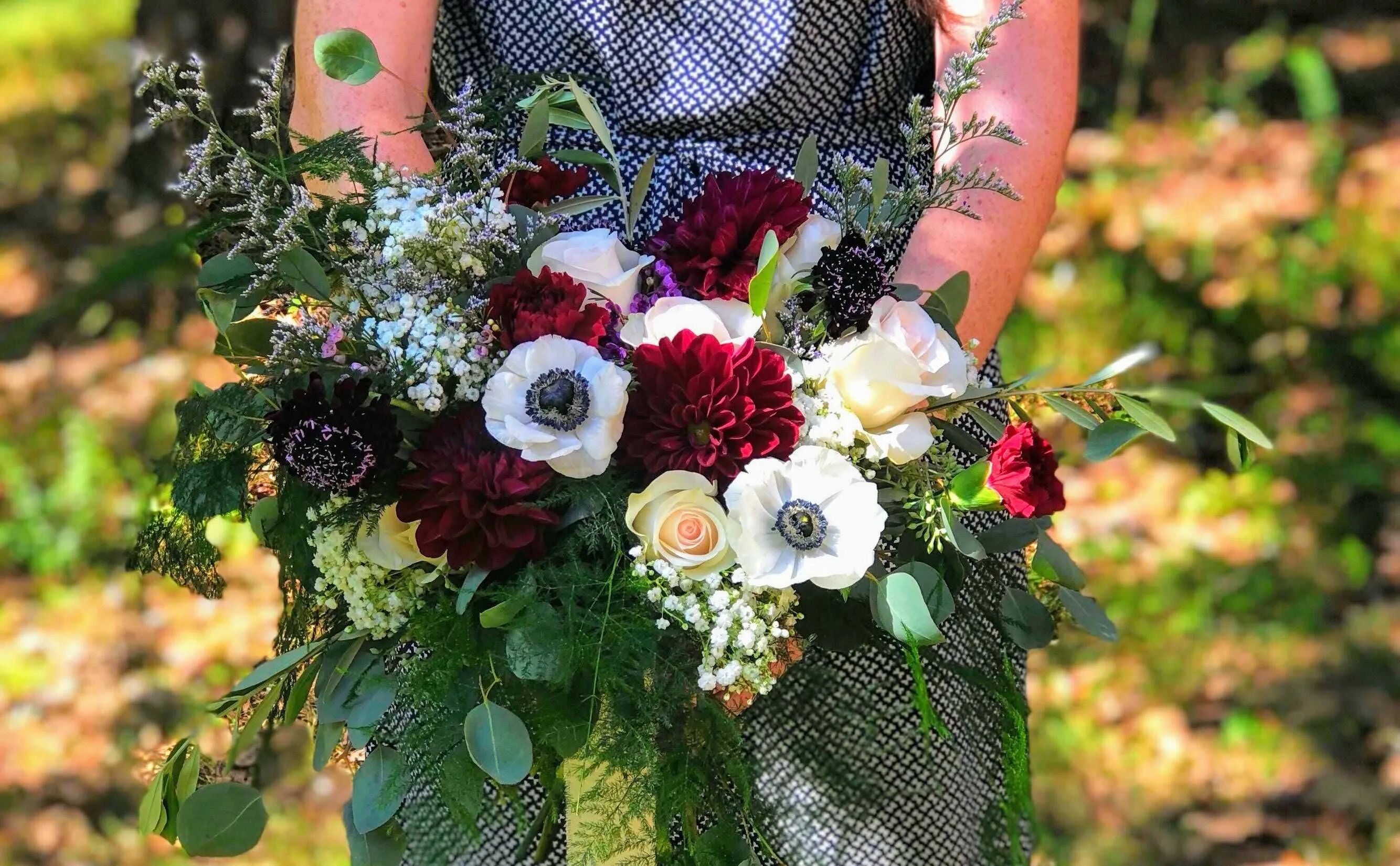 R flower. Small bouquet. r flowers. bouquet for a friend. game with growing flower and making bouquets.