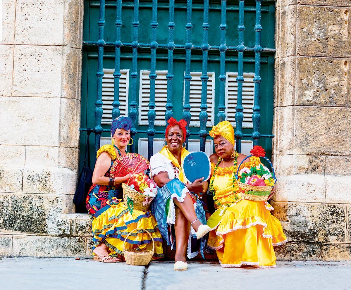 Креолы Куба. Национальный костюм Колумбия санжуанеро. Куба Гавана жители. Креолы Суринам.