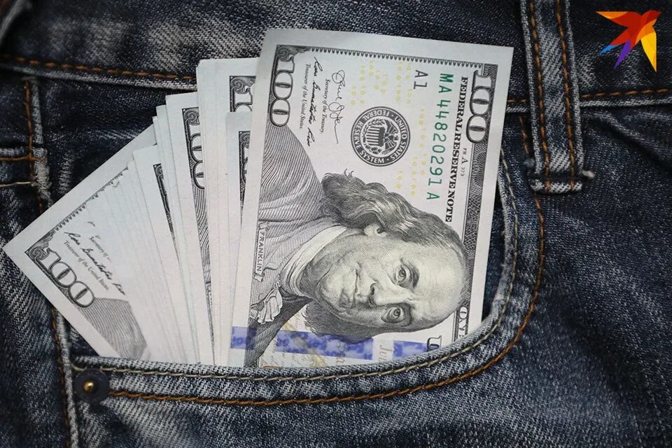 Фотография денег. Доллар фото. Сбережения в долларах. Доллар и евро. Почему белорусский доллара.