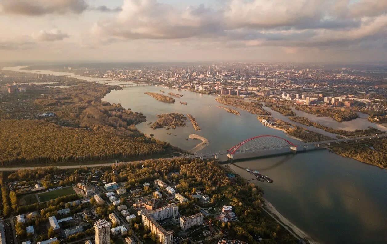 2 берега новосибирск. Обь Новосибирск. Река Обь Новосибирская область. Обь левый берег Новосибирск. Река Обь Новосибирск с высоты.