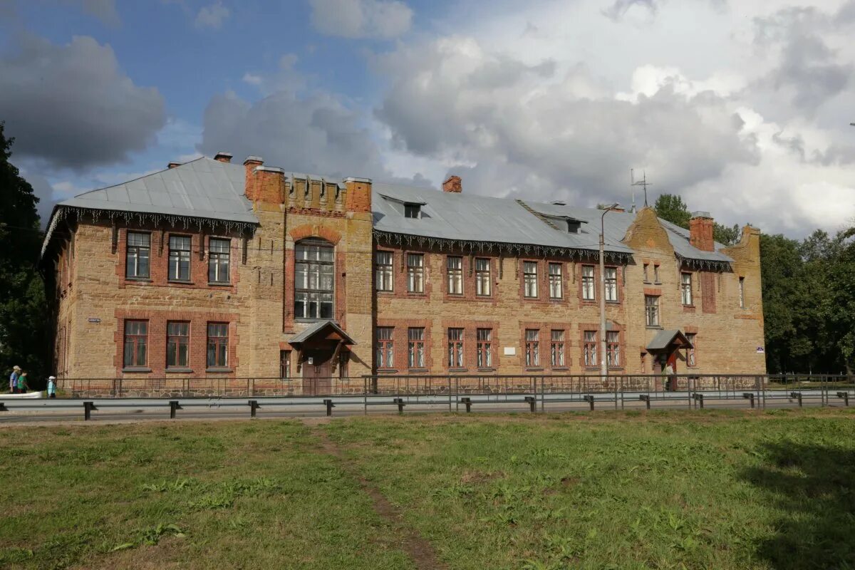 Кингисеппский городской сайт. Кингисепп центр города. Кингисепп город в Ленинградской области. Ямбург город Кингисепп. Городская ратуша Кингисепп.