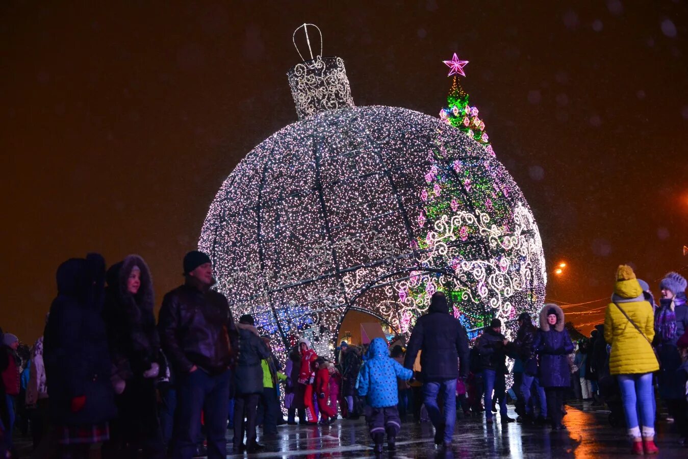 События новый год москва. Поклонная гора в Москве 2022. Поклонная гора зима 2022. Новый год на Поклонной горе. Поклонная гора в новогодние праздники.